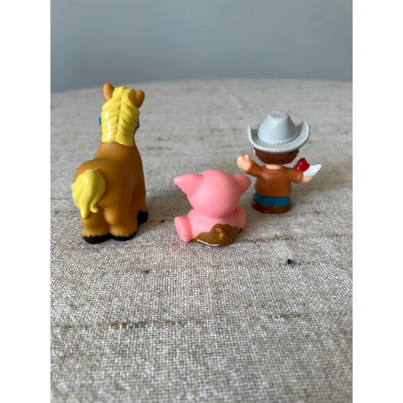 Fisher-Price Little People Helpful Harvester Tractor Farm Vehicle Figure Set - Picture 3 of 8